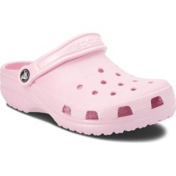 Klapki CROCS - Classic 10001 Ballerina Pink. Czerwone klapki damskie Crocs, bez wzorów, z tworzywa sztucznego, bez obcasa, bez zapięcia. W wyprzedaży za 119.00 zł.
