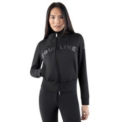 Damska bluza z kapturem zapinana na zamek Equiline Gur. Czarne bluzy damskie EQODE BY EQUILINE, bez wzorów, sportowe, bez ramiączek, z kapturem. W wyprzedaży za 592.50 zł.