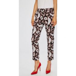 Tommy Hilfiger - Spodnie. Czarne spodnie materiałowe damskie Tommy Hilfiger, bez wzorów, z bawełny, casualowe. W wyprzedaży za 269.90 zł.