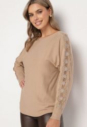 Ciemnobeżowy Sweter z Wiskozą Ozdobiony Cyrkoniami na Rękawach Reninna. Brązowe swetry nierozpinane damskie Born2be, m, z aplikacjami, z jeansu, eleganckie, bez kołnierzyka, bez ramiączek. Za 89.99 zł.