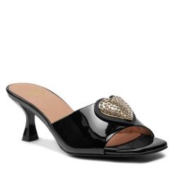 Klapki LOVE MOSCHINO. Czarne klapki damskie Love Moschino, bez wzorów, bez obcasa, bez zapięcia. Za 769.99 zł.
