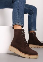 Brązowe Płaskie Botki w Stylu Workerów ze Sznurowaniem Riannaela. Brązowe botki damskie Born2be, bez wzorów, z jeansu, eleganckie, bez obcasa, na płaskiej podeszwie, bez zapięcia. Za 149.99 zł.
