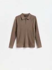 Prążkowany sweter polo - brązowy. Brązowe swetry męskie Reserved, l, bez wzorów, z bawełny, bez kołnierzyka, bez ramiączek. Za 129.99 zł.