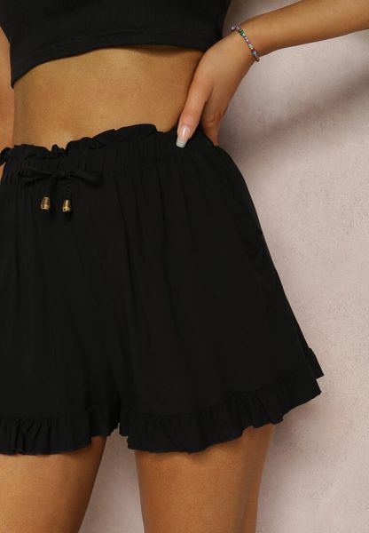 Czarne Szorty Agathima. Czarne szorty damskie Renee, z aplikacjami, z wiskozy. Za 34.99 zł.