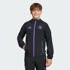 Bluza Manchester United Tiro 25 Competition Vis Tech Travel. Czarne bluzy damskie Adidas, bez wzorów, z dresówki, sportowe, bez ramiączek, bez kaptura. Za 349.00 zł.