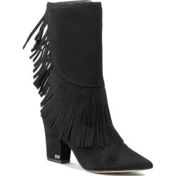 Kozaki SOLO FEMME - 75443-07-C78/000-02-00 Czarny. Czarne kozaki damskie Solo Femme, bez wzorów, ze skóry, ze szpiczastym noskiem, bez obcasa, na obcasie, bez zapięcia. Za 439.00 zł.