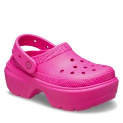 Klapki Crocs. Czerwone klapki damskie Crocs, bez wzorów, bez obcasa, bez zapięcia. Za 219.99 zł.