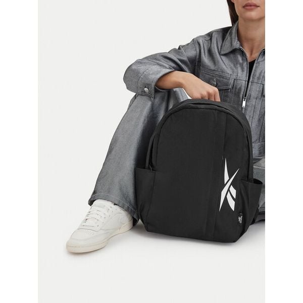 Plecak Reebok. Czarne plecaki męskie Reebok, bez wzorów, sportowe. Za 69.99 zł.