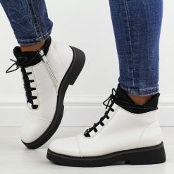 Białe botki damskie Jezzi 2435-4. Białe botki damskie Jezzi, na jesień, bez wzorów, ze skóry, eleganckie, bez obcasa, bez zapięcia. Za 219.00 zł.