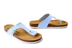 DR. BRINKMANN 700714-55 hellblau, klapki japonki damskie. Niebieskie klapki damskie Dr. Brinkmann, na lato, bez wzorów, bez obcasa, bez zapięcia. Za 140.17 zł.