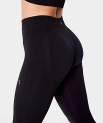 Legginsy bezszwowe z push-up dla kobiet na siłownię Carpatree Eris. Niebieskie legginsy damskie Carpatree, bez wzorów, z dzianiny. Za 175.99 zł.