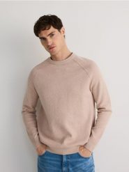 Sweter z domieszką lnu - beżowy. Brązowe swetry męskie Reserved, l, bez wzorów, z dzianiny, bez kołnierzyka, bez ramiączek. W wyprzedaży za 45.99 zł.