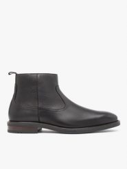Ciemnobrązowe botki ze skóry licowej. Brązowe botki męskie Ryłko, bez wzorów, ze skóry, eleganckie, przed kolano, bez obcasa, bez zapięcia. Za 599.99 zł.