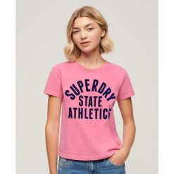 Dopasowany T-shirt z bawełny z nadrukiem Varsity. Czerwone koszulki sportowe damskie Superdry, bez wzorów, z bawełny, bez ramiączek. W wyprzedaży za 150.75 zł.