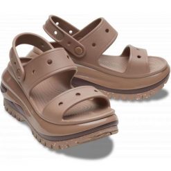 Klapki Crocs Mega Crush Sandal 207989-2Q9 brązowe. Brązowe klapki damskie bez wzorów, z materiału, casualowe, bez obcasa, bez zapięcia. Za 449.26 zł.