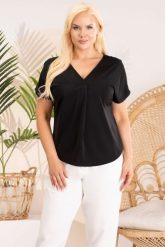 Bluzka z dekoltem w serek z zakładką z przodu KIWI czarna. Czarne bluzki damskie KARKO, plus size, bez wzorów, z elastanu, biznesowe, bez kołnierzyka, plus size, bez ramiączek. Za 159.50 zł.