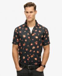 Superdry Koszula krótki rękaw z nadrukiem – Abstract Floral Red, 100% modal. Czerwone koszule damskie Superdry, l, bez wzorów, z materiału, klasyczne, bez kołnierzyka, bez ramiączek. Za 265.35 zł.