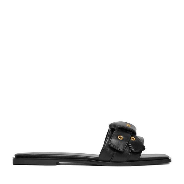 Klapki Badura. Czarne klapki damskie Badura, bez wzorów, bez obcasa, bez zapięcia. Za 138.99 zł.