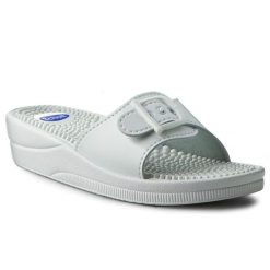Klapki Scholl. Białe klapki damskie Scholl, bez wzorów, bez obcasa, bez zapięcia. Za 169.99 zł.