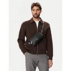 Saszetka Guess. Czarne saszetki i nerki męskie Guess, z aplikacjami. Za 364.99 zł.