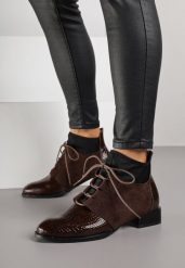 Brązowe Botki Typu Trzewiki z Lakierowanymi Wstawkami z Tłoczeniem Krokodyla Zetilla. Brązowe botki damskie Born2be, bez wzorów, z jeansu, eleganckie, bez obcasa, na płaskiej podeszwie, bez zapięcia. Za 119.99 zł.