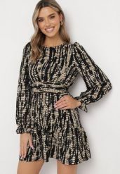 Czarna Rozkloszowana Sukienka Mini z Falbanką Teilard. Czarne sukienki damskie Born2be, na imprezę, l, bez wzorów, bez kołnierzyka, bez ramiączek, mini, rozkloszowane. Za 149.99 zł.