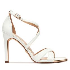 Sandały DeeZee. Białe sandały damskie DeeZee, bez wzorów, bez obcasa, na szpilce, bez zapięcia. Za 139.99 zł.