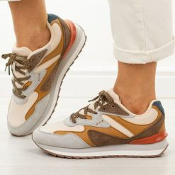 Brązowe sneakersy damskie McArthur Ma253w. Brązowe obuwie sportowe damskie McArthur, na jesień, bez wzorów, z dresówki, z okrągłym noskiem, bez zapięcia. Za 249.00 zł.