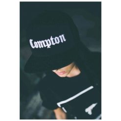 Czapka Mister Tee compton. Czarne czapki damskie FLEXFIT, bez wzorów, z bawełny, eleganckie. Za 152.00 zł.