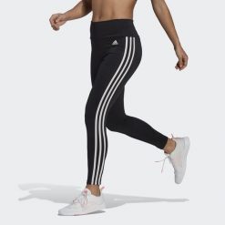 Damskie legginsy z wysoką talią adidas Designed To Move 3-Bandes 7/8 Sport. Białe legginsy damskie Adidas, bez wzorów, z materiału. Za 193.65 zł.