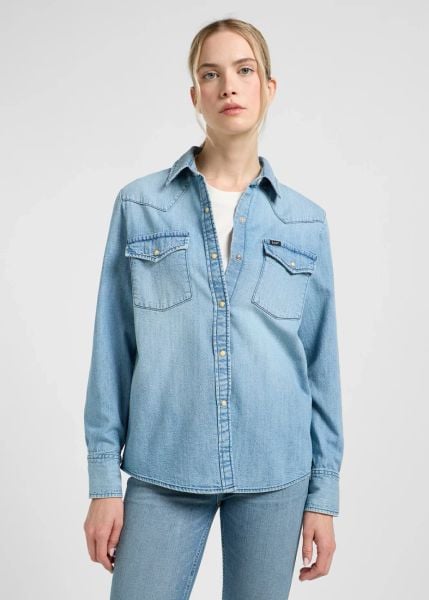 LEE DAMSKA KOSZULA JEANSOWA LEE WESTERN SHIRT MODERN BLUE 112363425. Niebieskie koszule damskie Lee, s, bez wzorów, z jeansu, bez kołnierzyka, bez ramiączek. Za 179.99 zł.