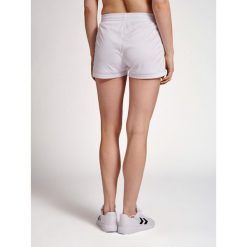 Spodenki damskie Hummel hmlCORE. Białe szorty damskie Hummel, bez wzorów, sportowe. Za 110.00 zł.