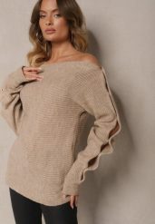 Jasnobeżowy Elegancki Sweter z Dekoltem w Łódkę Zdobiony Guzikami i Wycięciami na Rękawach Dorida. Brązowe swetry nierozpinane damskie Renee, m, z aplikacjami, z jeansu, casualowe, bez kołnierzyka, bez ramiączek. Za 99.99 zł.