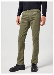 WRANGLER GREENSBORO MĘSKIE SPODNIE MATERIAŁOWE SZTRUKSOWE SZTRUKS DUSTY OLIVE 112356861 W15Q018011. Zielone spodnie materiałowe męskie Wrangler, bez wzorów, z materiału. Za 229.99 zł.