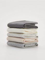 Skarpetki 5 pack - ciemnoszary. Szare skarpetki damskie Reserved, bez wzorów. Za 49.99 zł.
