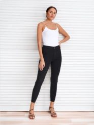 Jeansy skinny high waist - czarny. Czarne jeansy damskie Sinsay, bez wzorów, z bawełny, z podwyższonym stanem. Za 39.99 zł.