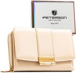 Poziomy portfel damski wykonany z lakierowanej skóry ekologicznej w beżowym kolorze - Peterson. Brązowe portfele damskie Peterson, ze skóry ekologicznej. Za 99.99 zł.