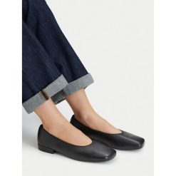 Baleriny GINO ROSSI. Czarne balerinki damskie Gino Rossi, bez wzorów, bez obcasa, bez zapięcia. Za 299.99 zł.