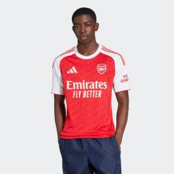 Koszulka piłkarska ADIDAS Arsenal domowa sezon 25/26. Bluzki damskie Adidas, xl, bez wzorów, sportowe, bez kołnierzyka, bez ramiączek. Za 459.99 zł.