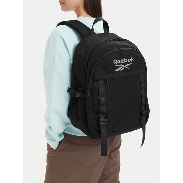 Plecak Reebok. Czarne plecaki damskie Reebok, bez wzorów. Za 159.99 zł.