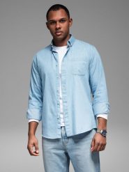 Wzorzysta koszula męska z cienkiego jeansu z kieszonką – jasnoniebieska V1 OM-SHDS-0179 - XXL. Niebieskie koszule męskie Ombre Clothing, l, bez wzorów, z bawełny, casualowe, bez kołnierzyka, bez ramiączek. W wyprzedaży za 129.99 zł.