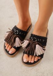 Czarne Klapki VICES na Płaskiej Podeszwie w Stylu Boho z Frędzlami Averathla. Czarne klapki damskie Renee, na lato, z aplikacjami, z denimu, boho, bez obcasa, na płaskiej podeszwie, bez zapięcia. Za 119.99 zł.