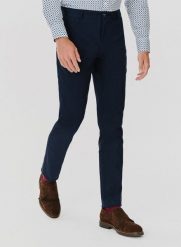 PAKO LORENTE – Granatowe spodnie męskie. Spodnie materiałowe męskie Pako Lorente, bez wzorów, z bawełny. Za 129.99 zł.