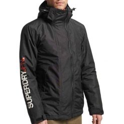 Kurtka przeciwwiatrowa z kapturem Yachter od SUPERDRY. Brązowe kurtki męskie Superdry, l, bez wzorów, z materiału, klasyczne, z kapturem. Za 486.00 zł.