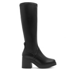 Kozaki Lasocki. Czarne kozaki damskie Lasocki, bez wzorów, bez obcasa, na słupku, bez zapięcia. Za 329.99 zł.
