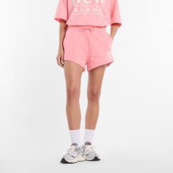 Spodenki damskie New Balance WB61Y80AAA6 – różowe. Czerwone szorty damskie New Balance, bez wzorów, z bawełny, klasyczne. Za 199.99 zł.