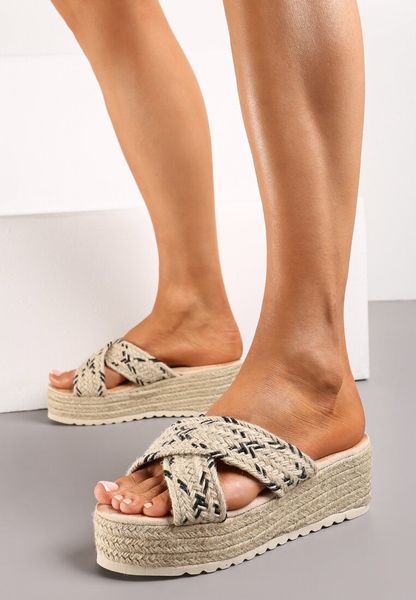 Beżowo-Czarne Wsuwane Klapki na Platformie i Koturnie z Plecionki Lalles. Brązowe klapki damskie Renee, na lato, bez wzorów, bez obcasa, na koturnie, bez zapięcia. Za 99.99 zł.