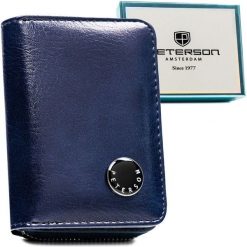 Mały portfel damski ze skóry naturalnej i ekologicznej w granatowym kolorze - Peterson. Niebieskie portfele damskie Peterson, ze skóry ekologicznej. Za 89.99 zł.