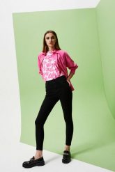 Jeansy push up z wysokim stanem czarne. Czarne jeansy damskie MOODO, bez wzorów, z bawełny, z podwyższonym stanem, długie. W wyprzedaży za 38.99 zł.