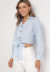 Jasnoniebieska Bawełniana Koszula o Krótkim Kroju z Wiązaniem i Ozdobnymi Guzikami Lililva. Niebieskie koszule damskie Born2be, m, bez wzorów, z bawełny, eleganckie, bez kołnierzyka, bez ramiączek. Za 84.99 zł.